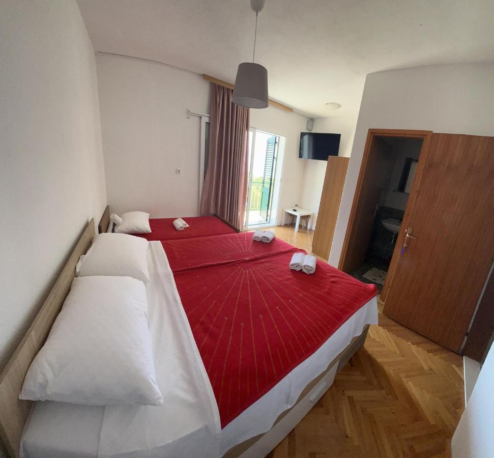 Rooms With Shared Kitchen "Milica" Drvenik  Zewnętrze zdjęcie