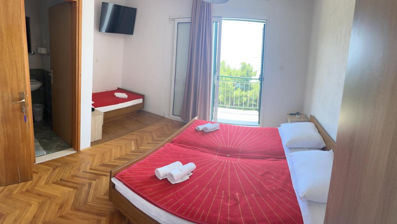 Rooms With Shared Kitchen "Milica" Drvenik  Zewnętrze zdjęcie