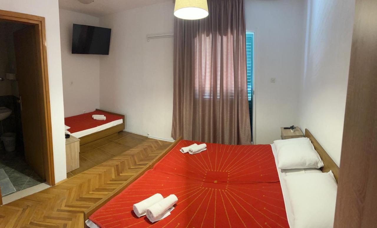 Rooms With Shared Kitchen "Milica" Drvenik  Zewnętrze zdjęcie