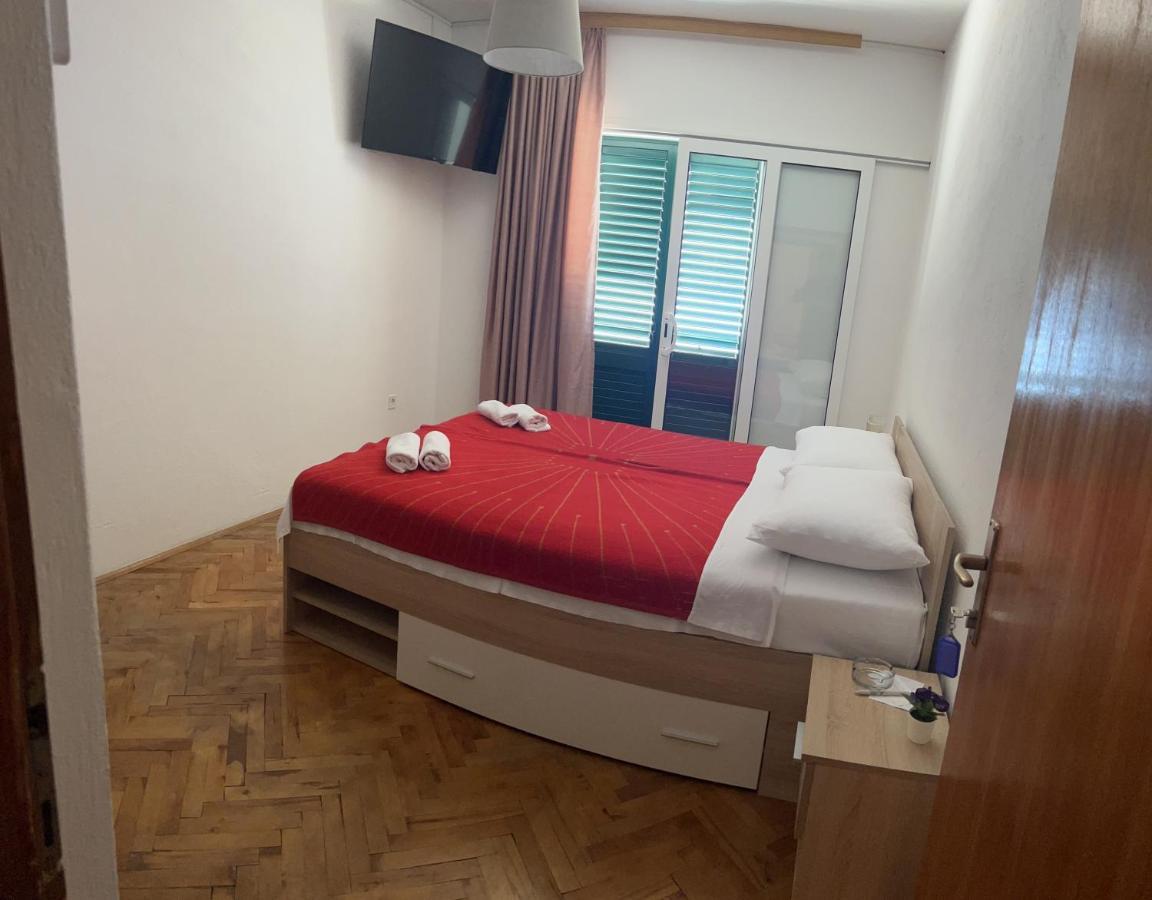 Rooms With Shared Kitchen "Milica" Drvenik  Zewnętrze zdjęcie